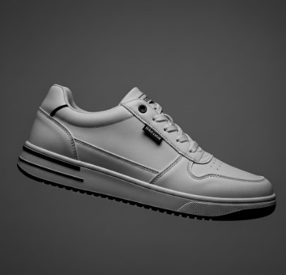 Zapatilla blanca de cuero sintético para hombres, elegantes y casuales.